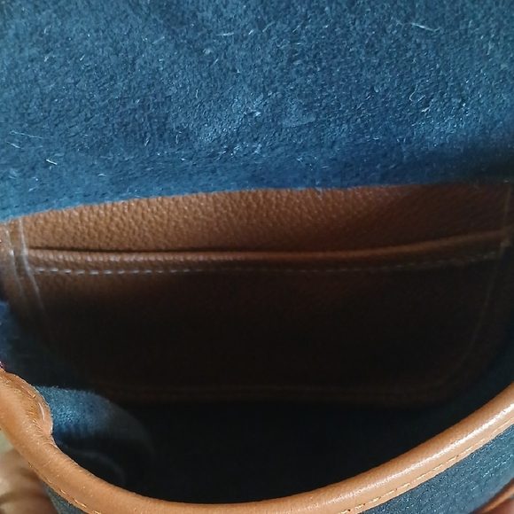 Dooney & Bourke "Big Duck" AWL Crossbody Bag (Vintage) - Picture 5 of 14